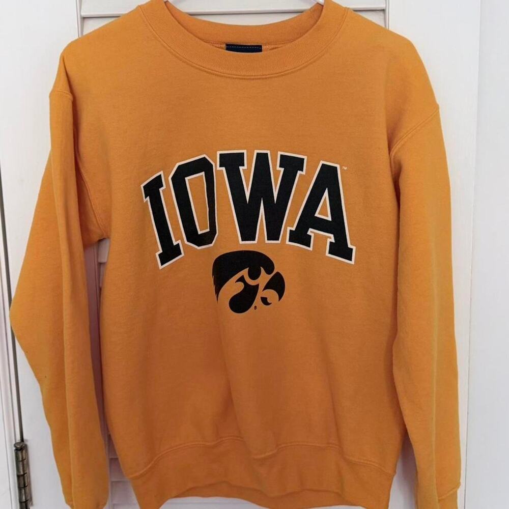 Mv sport iowa hawkeyes crewneck